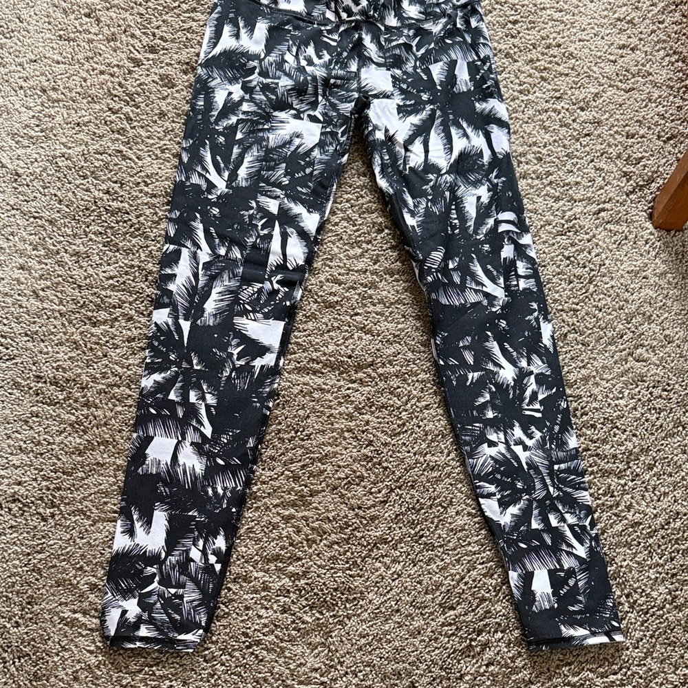 Fabletics Black and White Leaf Print Leggings